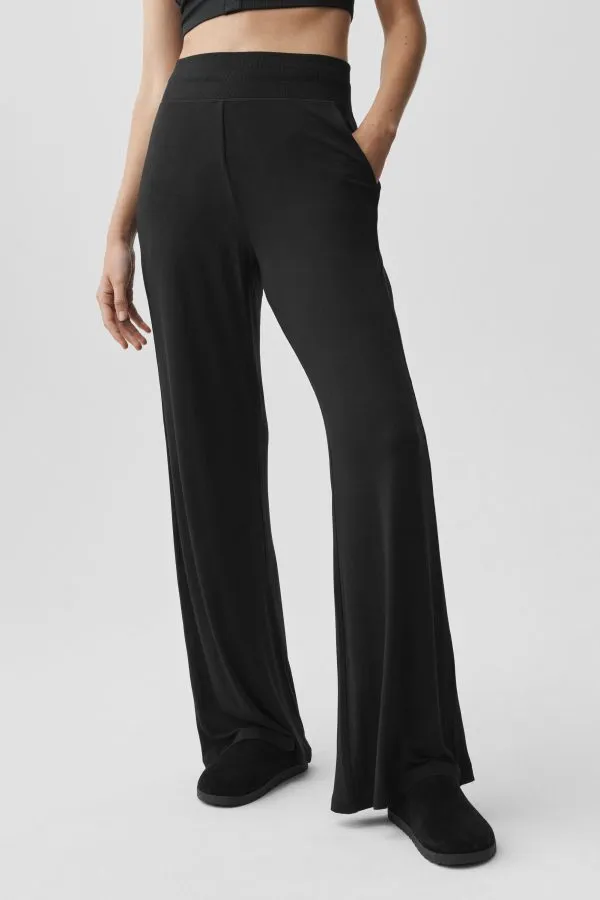 Halbtransparente Delicate Lounge Hose mit ausgestelltem Bein (Lang) - Schwarz